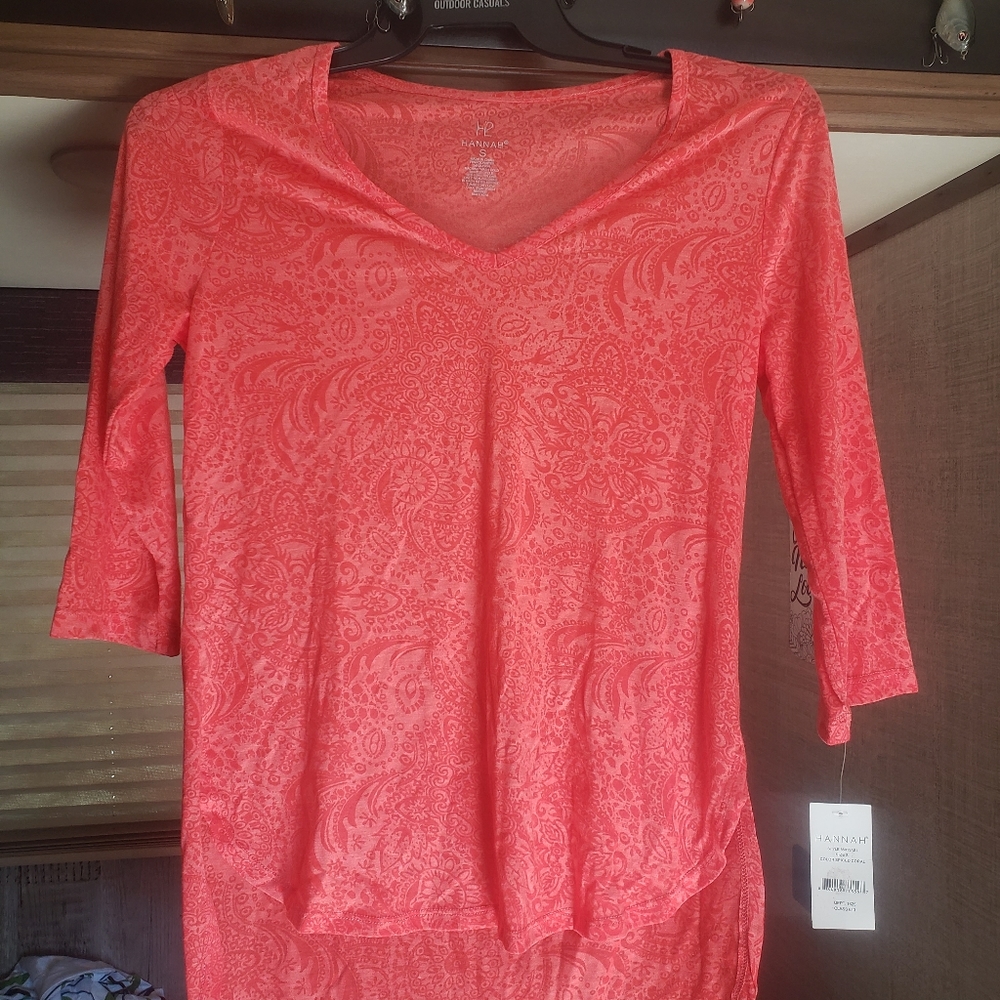 NWT quarter length sleeved top